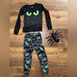 Halloween pajamas outfit 3T glow in the dark